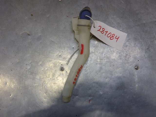 Горловина бачка омывателя