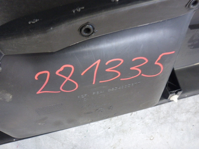 Обшивка двери передней левой