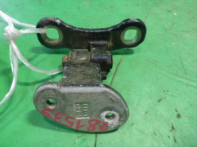 Петля двери задней левой верхняя