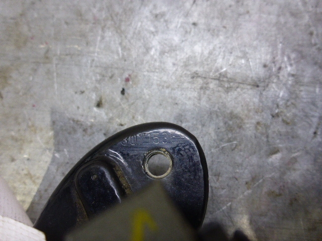 Петля двери задней левой верхняя