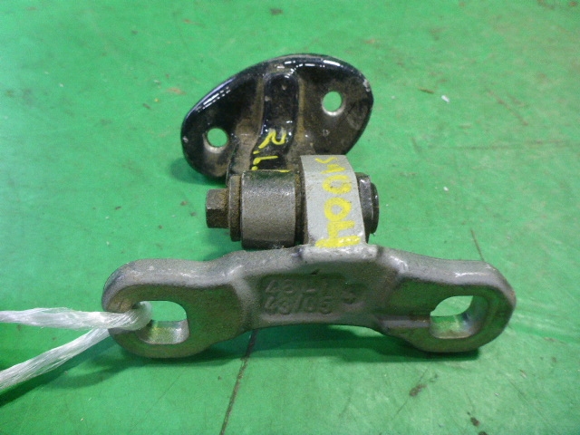 Петля двери задней левой верхняя