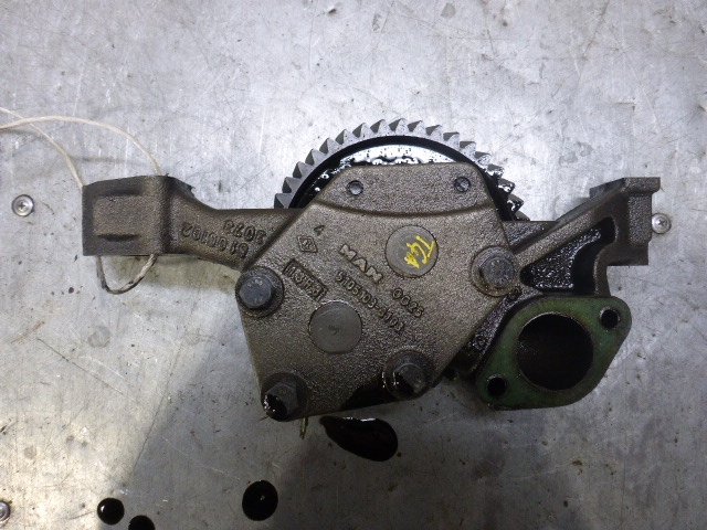 Насос масляный