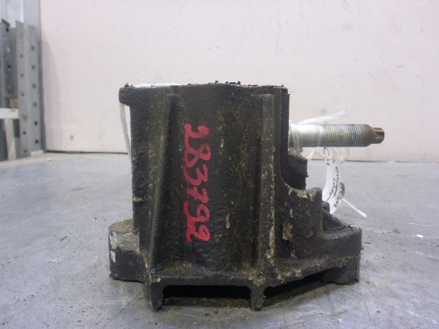 Опора двигателя передняя