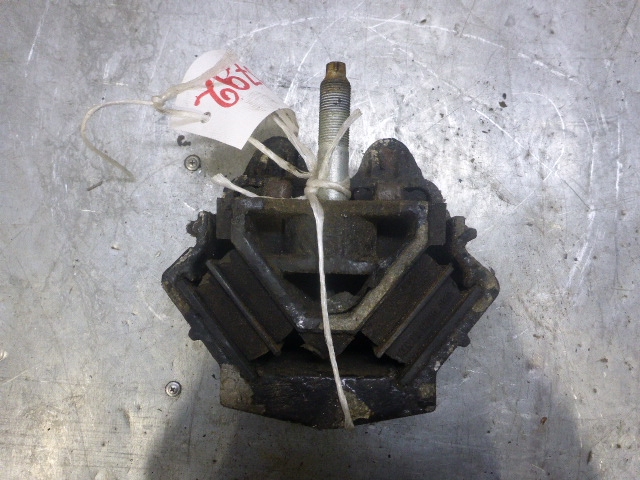 Опора двигателя передняя