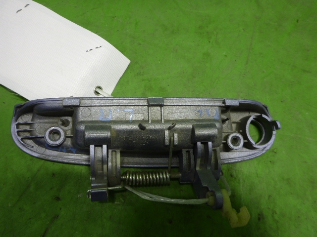 Ручка двери передней наружная левая