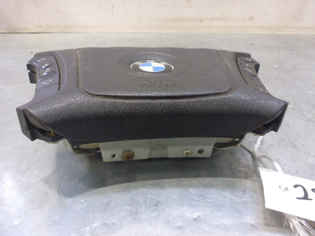 Подушка безопасности в рулевое колесо