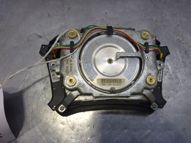 Подушка безопасности в рулевое колесо