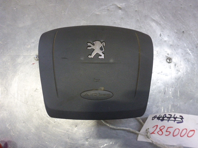 Подушка безопасности в рулевое колесо