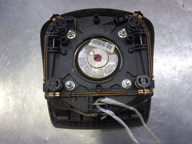 Подушка безопасности в рулевое колесо