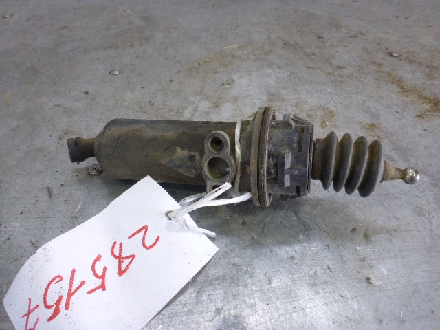 Цилиндр сцепления главный