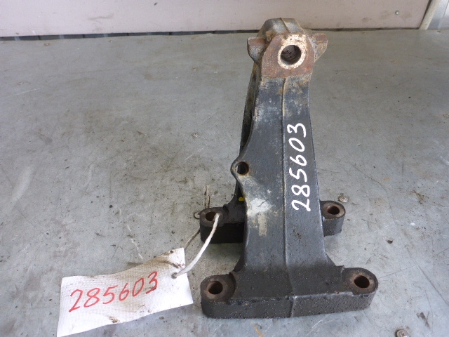 Кронштейн двигателя левый