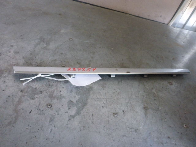 Накладка двери задней правой