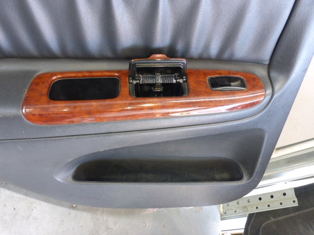 Обшивка двери задней левой