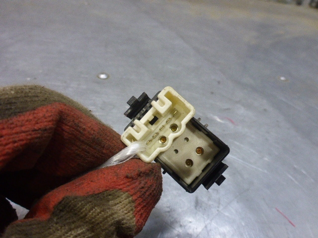 Кнопка стеклоподъемника