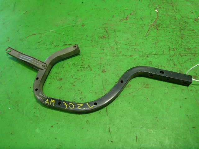 Петля крышки багажника