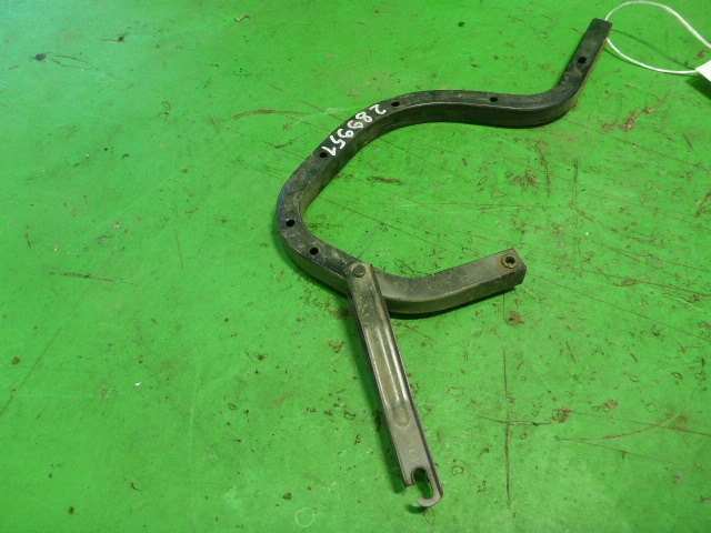 Петля крышки багажника