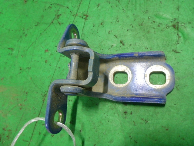 Петля двери передней правой верхняя