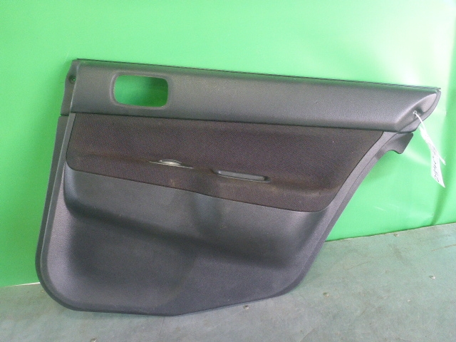 Обшивка двери задней правой