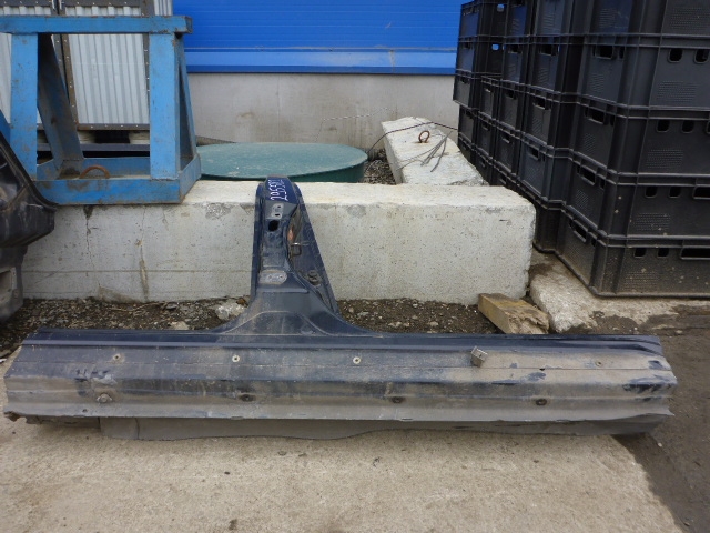 Порог со стойкой правый