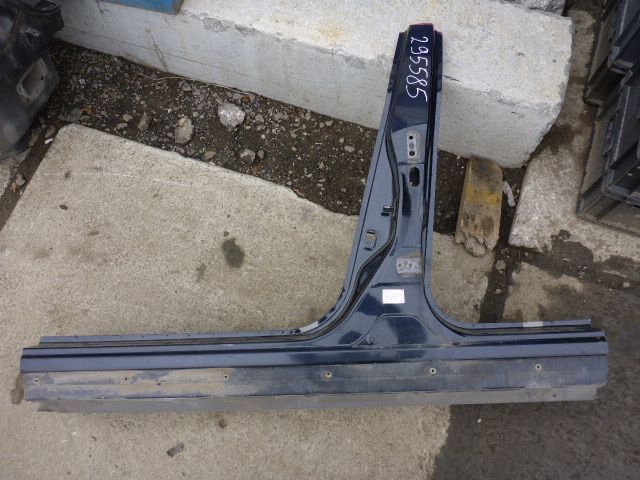 Порог со стойкой левый