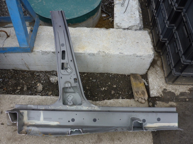 Порог со стойкой левый