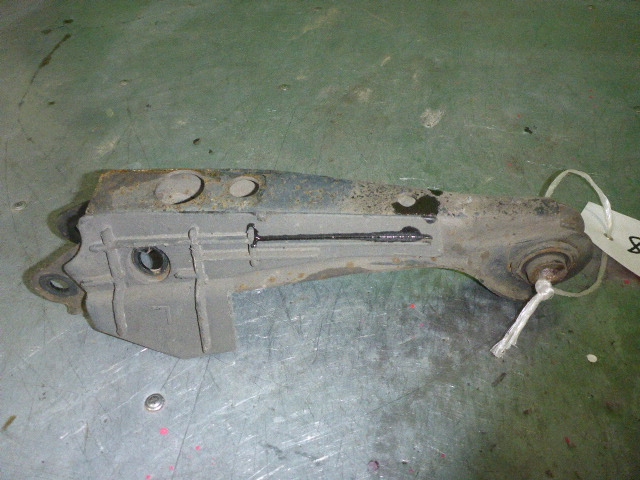 Рычаг задний поперечный левый