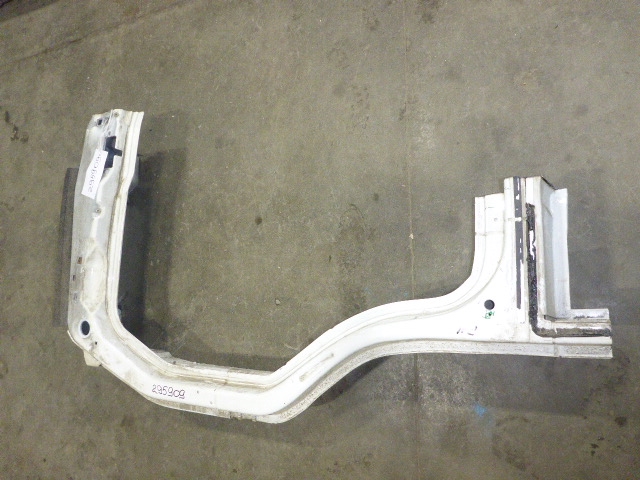 Кузовной элемент