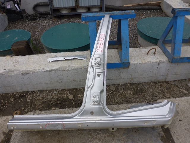 Порог со стойкой левый