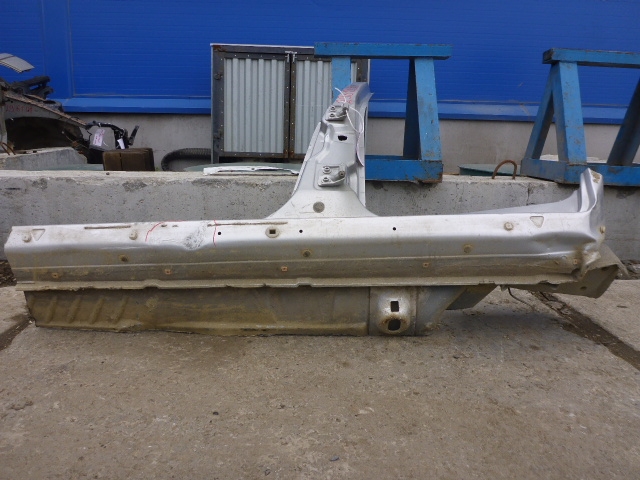 Порог со стойкой левый