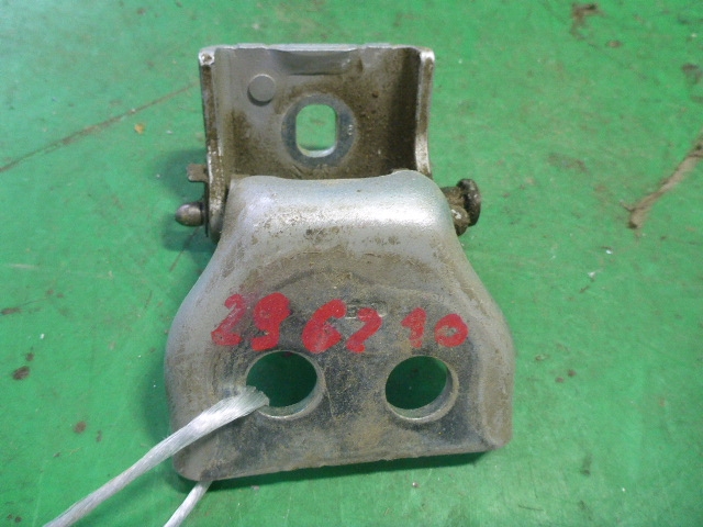 Петля двери передней правой верхняя