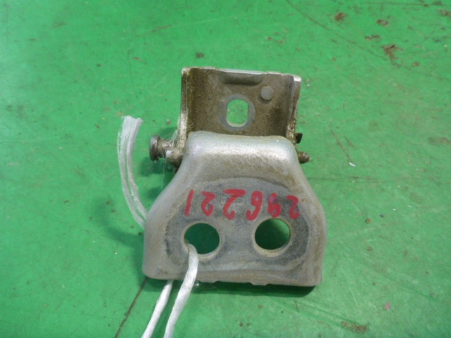 Петля двери задней левой верхняя