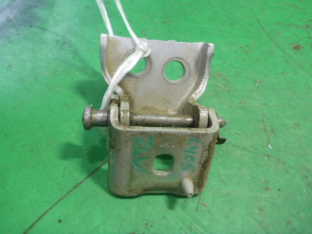 Петля двери задней левой верхняя