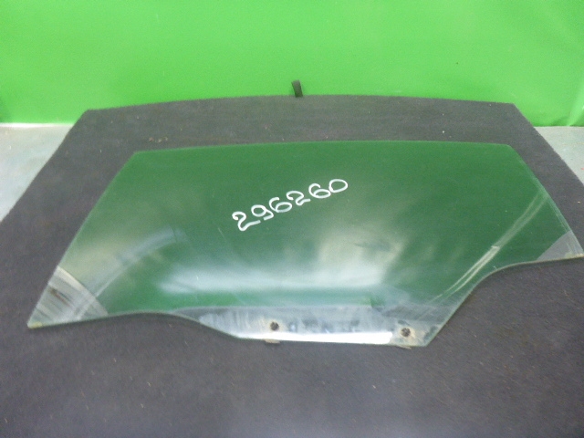 Стекло двери задней левой