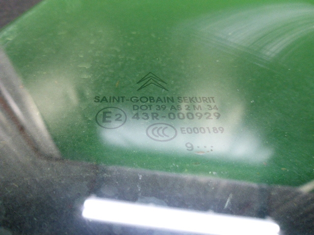 Стекло двери задней левой