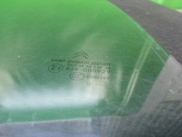 Стекло двери задней правой