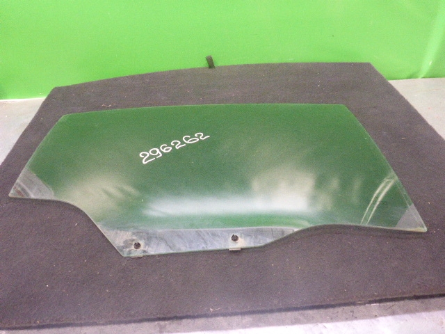 Стекло двери задней правой