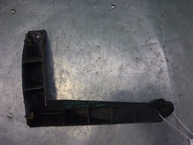 Кронштейн заднего бампера правый