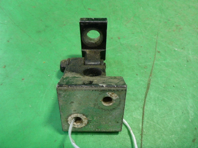 Петля двери задней левой верхняя