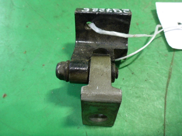 Петля двери задней левой верхняя