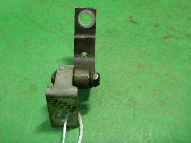 Петля двери передней правой верхняя