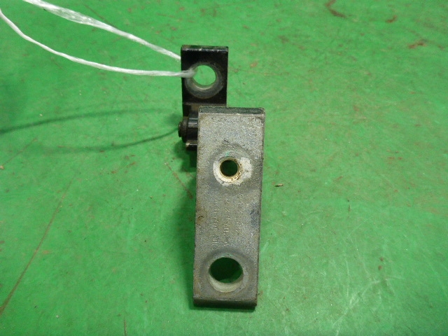 Петля двери передней правой верхняя