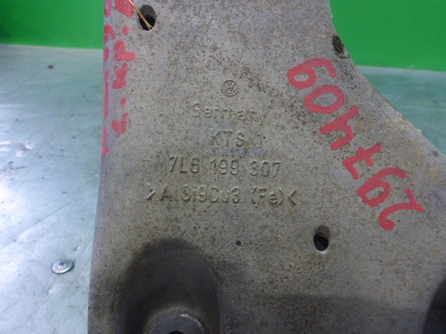 Кронштейн двигателя левый