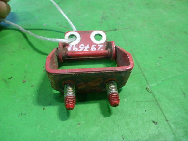 Петля двери багажника