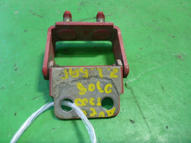 Петля двери багажника