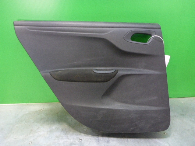 Обшивка двери задней левой