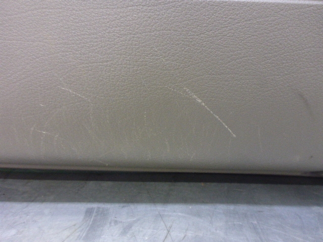 Обшивка двери передней правой