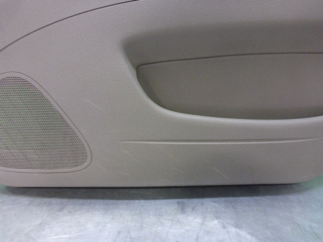 Обшивка двери передней правой