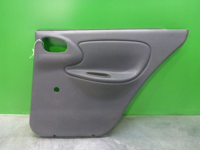 Обшивка двери задней правой