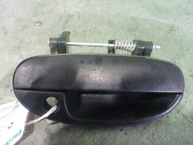 Ручка двери передней наружная правая