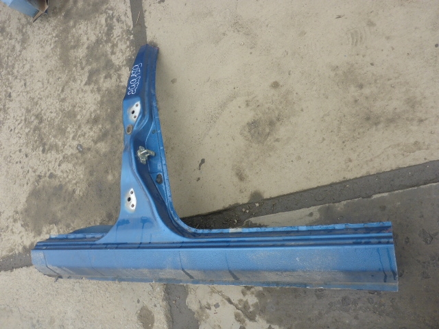 Порог со стойкой правый